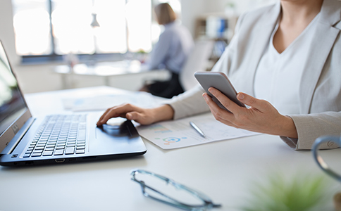 若公司注冊尋求代理服務(wù)，那么還需支付千元左右的代理服務(wù)費用